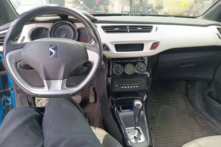 Used DS 3 2012 1.6L Fashion Edition Center Console