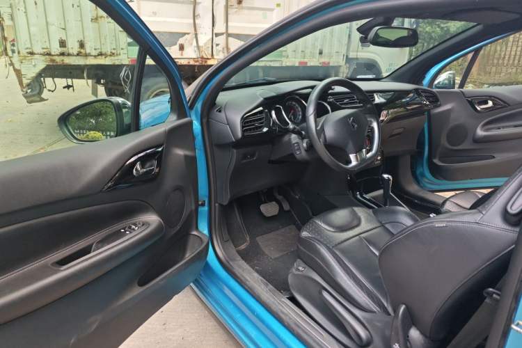 Used DS 3 2012 1.6L Fashion Edition Driver Seat