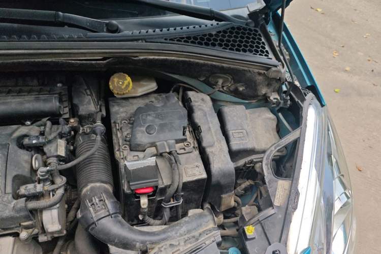 Used DS 3 2012 1.6L Fashion Edition Engine Bay Left