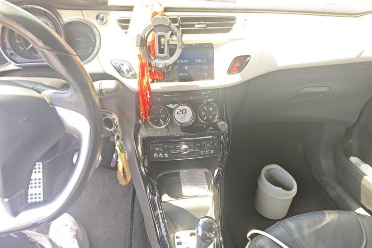 Used DS 3 2012 1.6L Supreme Edition Audio And AC Panel