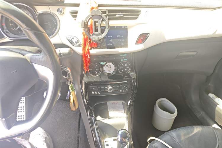 Used DS 3 2012 1.6L Supreme Edition Audio And AC Panel