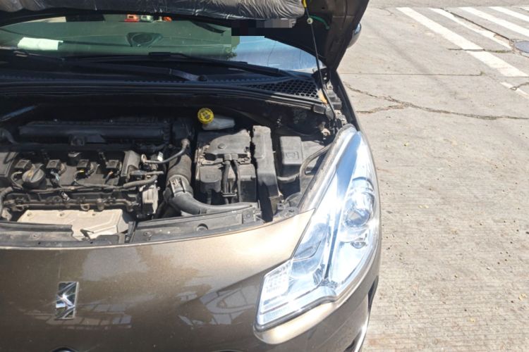 Used DS 3 2012 1.6L Supreme Edition Engine Bay Left