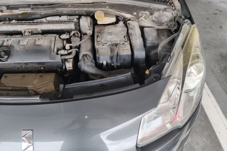 Used DS 3 2012 1.6L Fashion Edition Engine Bay Left