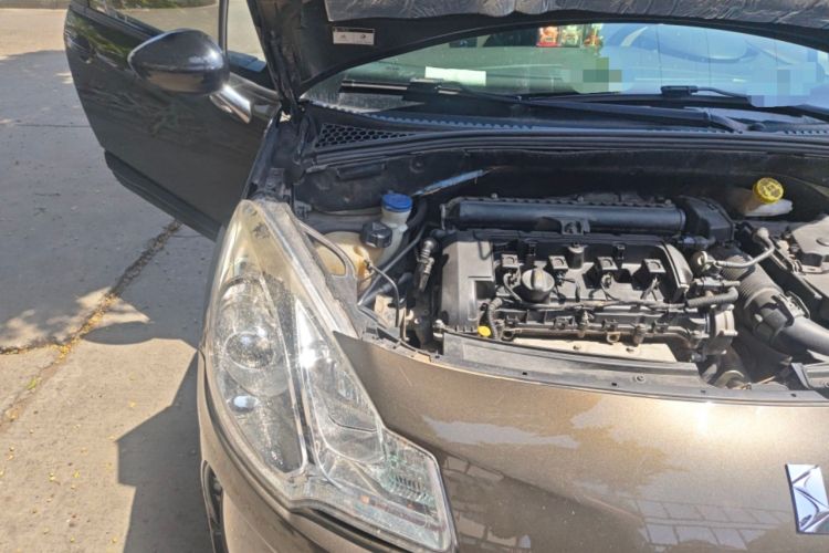Used DS 3 2012 1.6L Supreme Edition Engine Bay Right