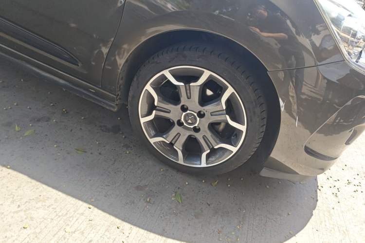 Used DS 3 2012 1.6L Supreme Edition Right Front Wheel Hub