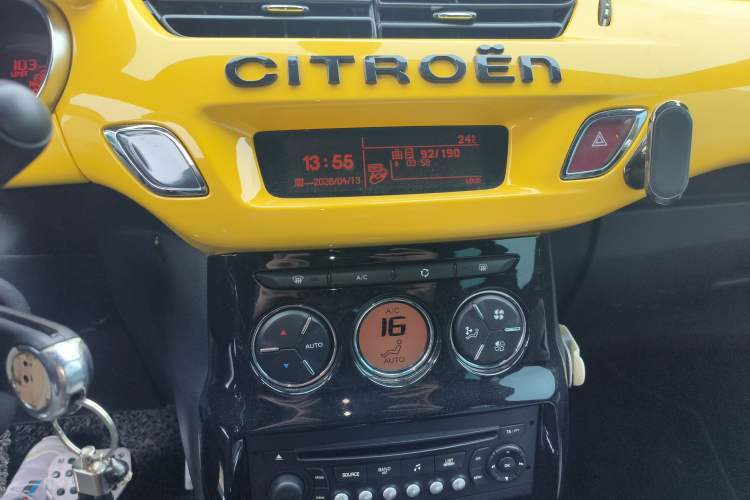 Used DS 3 2012 1.6L Fashion Edition Audio And AC Panel
