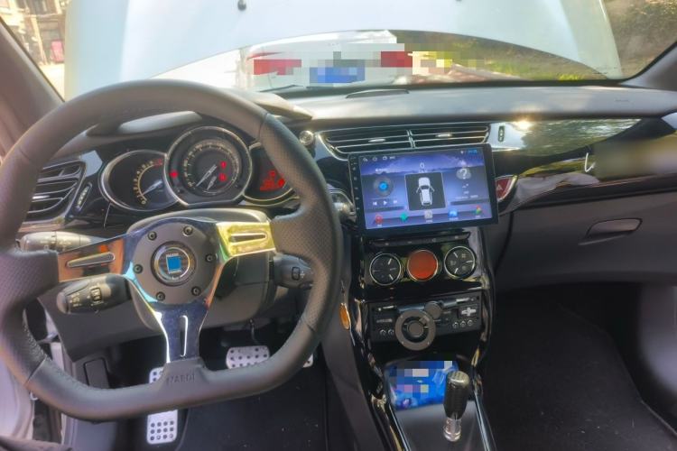 Used DS 3 2012 1.6L Fashion Edition Center Console