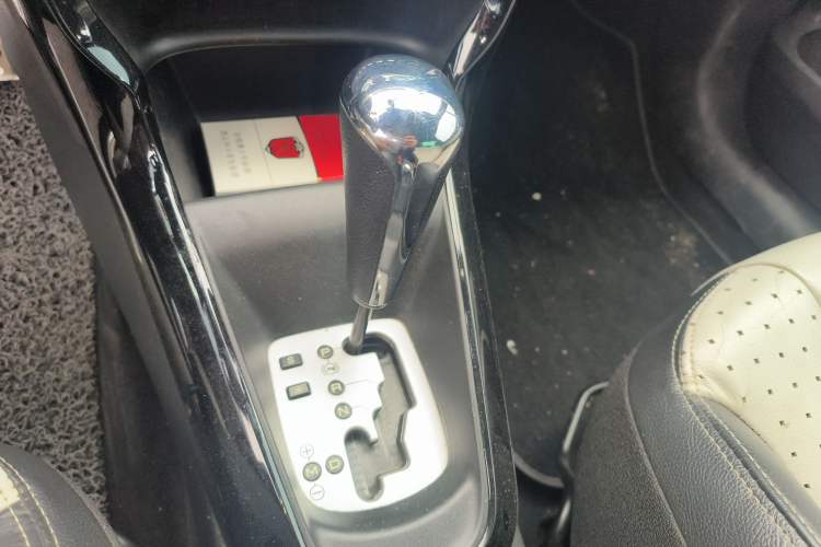 Used DS 3 2012 1.6L Fashion Edition Gear Lever