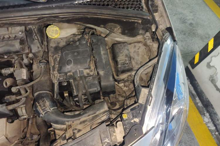Used DS 3 2012 1.6L Fashion Edition Engine Bay Left