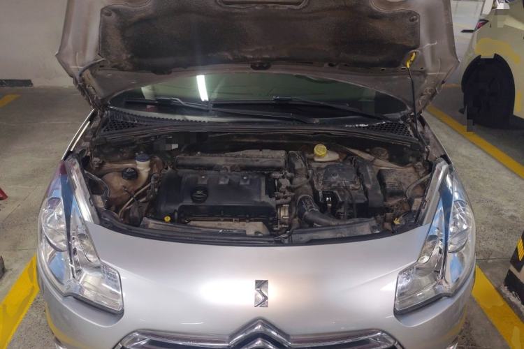Used DS 3 2012 1.6L Fashion Edition Engine Bay