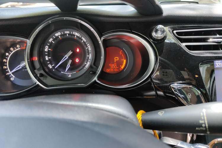 Used DS 3 2012 1.6L Fashion Edition Odometer Close Up