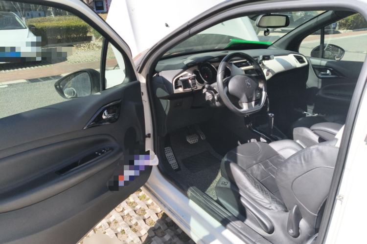 Used DS 3 2012 1.6L Supreme Edition Driver Seat