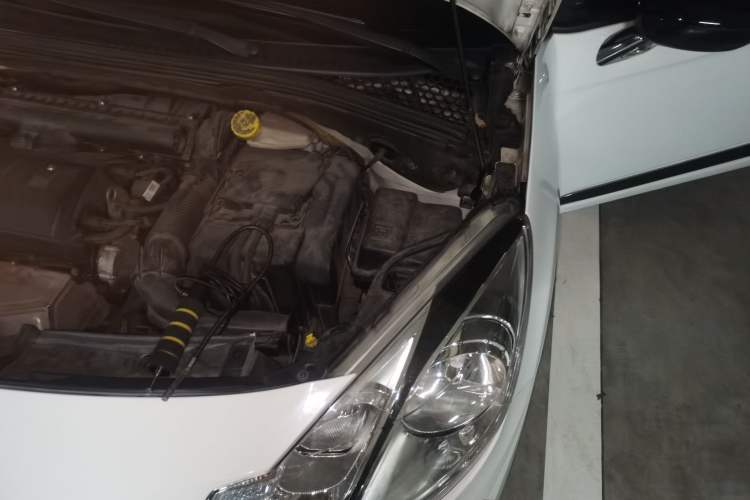 Used DS 3 2012 1.6L Supreme Edition Engine Bay Left