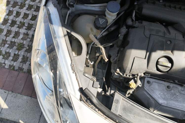 Used DS 3 2012 1.6L Supreme Edition Engine Bay Right
