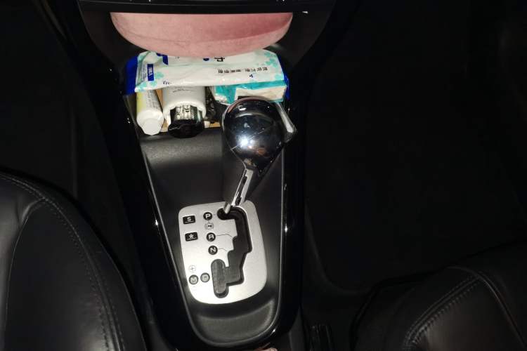 Used DS 3 2012 1.6L Supreme Edition Gear Lever
