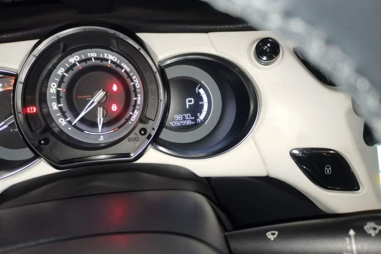 Used DS 3 2012 1.6L Supreme Edition Odometer Close Up