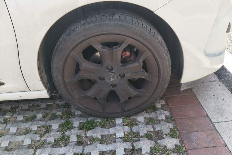 Used DS 3 2012 1.6L Supreme Edition Right Front Wheel Hub