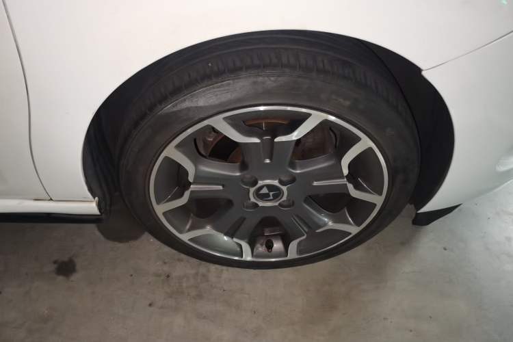 Used DS 3 2012 1.6L Supreme Edition Right Front Wheel Hub