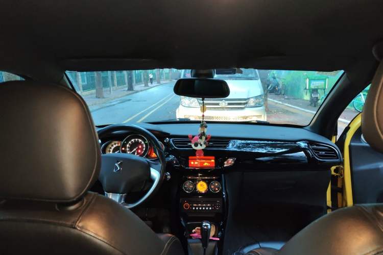 Used DS 3 2012 1.6L Fashion Edition Headliner