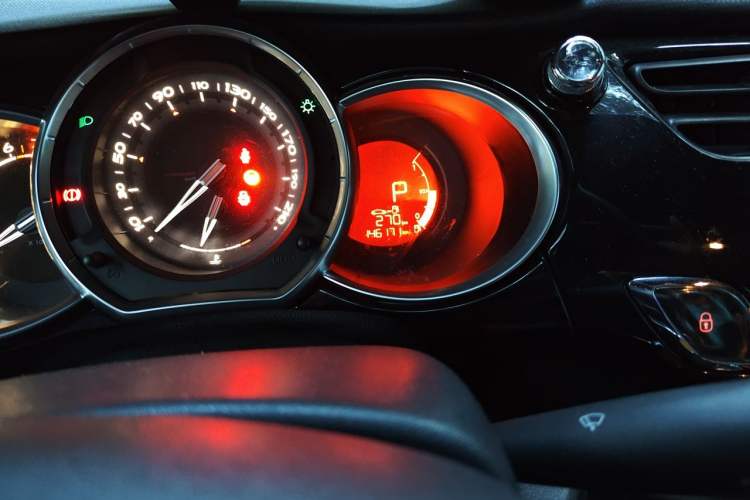 Used DS 3 2012 1.6L Fashion Edition Odometer Close Up