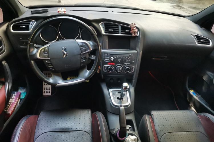 Used DS 4 2012 1.6T Elegant Edition Center Console