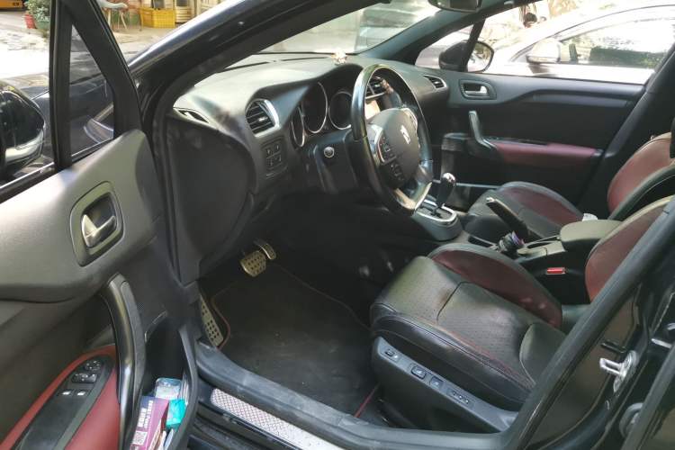 Used DS 4 2012 1.6T Elegant Edition Driver Seat