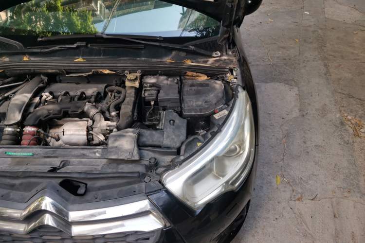 Used DS 4 2012 1.6T Elegant Edition Engine Bay Left