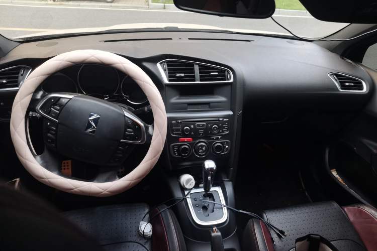 Used DS 4 2012 1.6T Elegant Edition Center Console