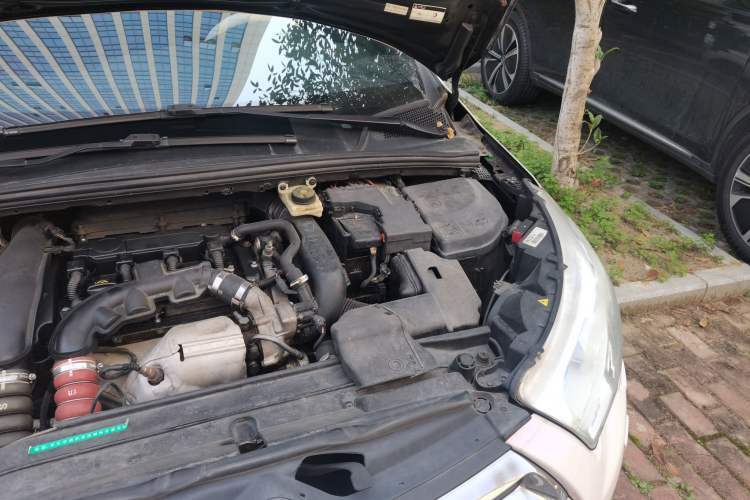 Used DS 4 2012 1.6T Elegant Edition Engine Bay Left