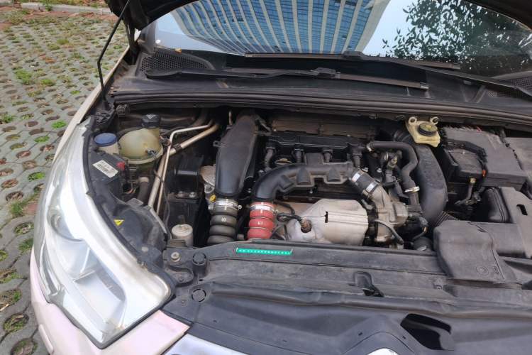 Used DS 4 2012 1.6T Elegant Edition Engine Bay Right