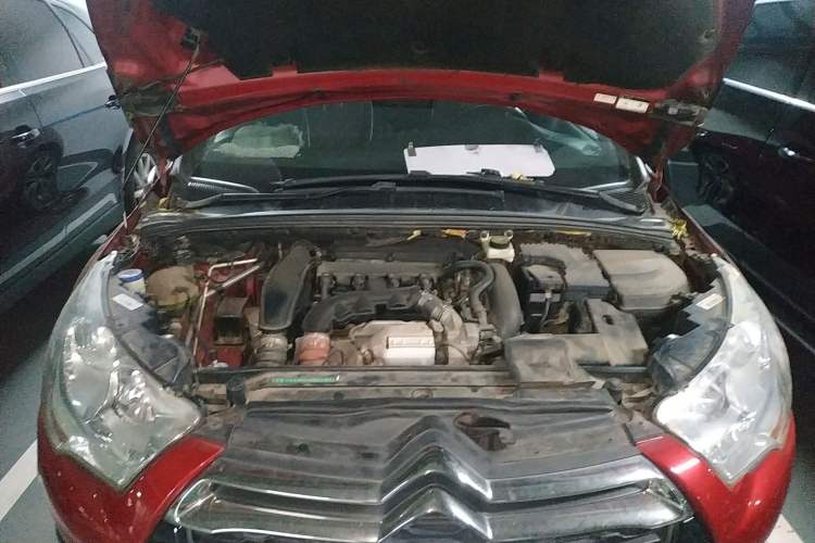 Used DS 4 2012 1.6T Style Edition Engine Bay