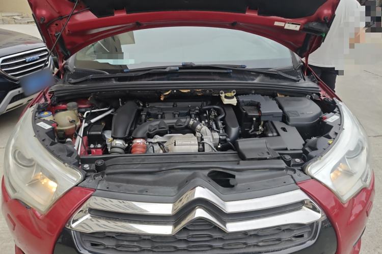 Used DS 4 2012 1.6T Elegant Edition Engine Bay