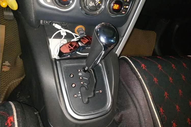 Used DS 4 2012 1.6T Style Edition Gear Lever