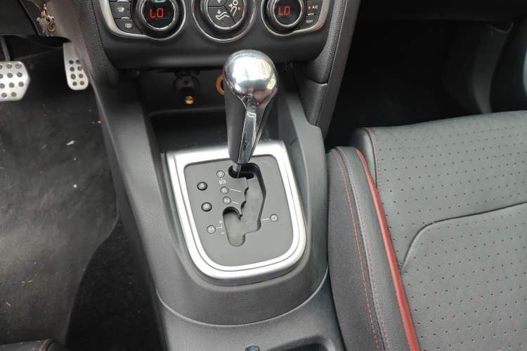 Used DS 4 2012 1.6T Elegant Edition Gear Lever