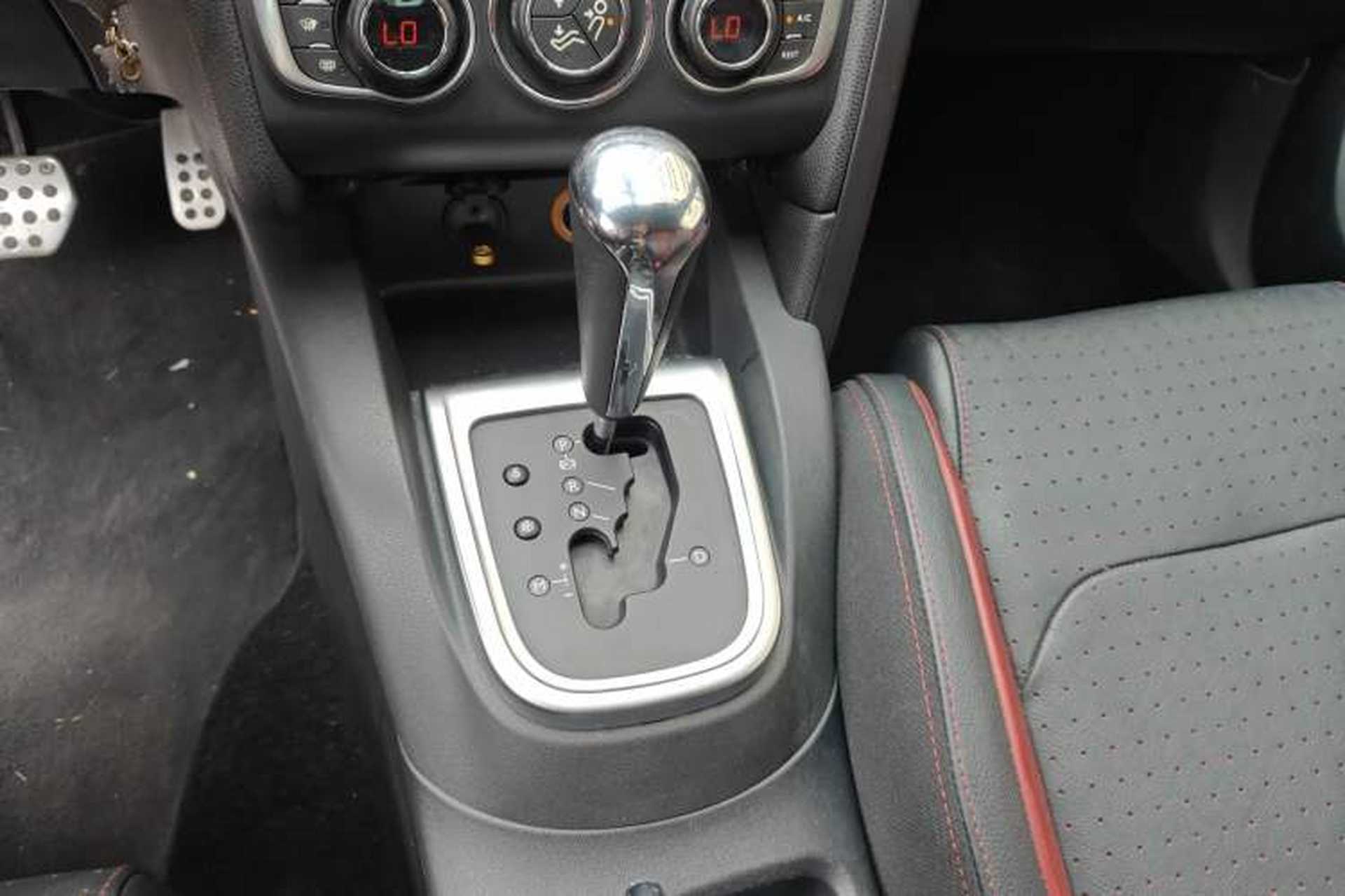 Used DS 4 2012 1.6T Elegant Edition Gear Lever
