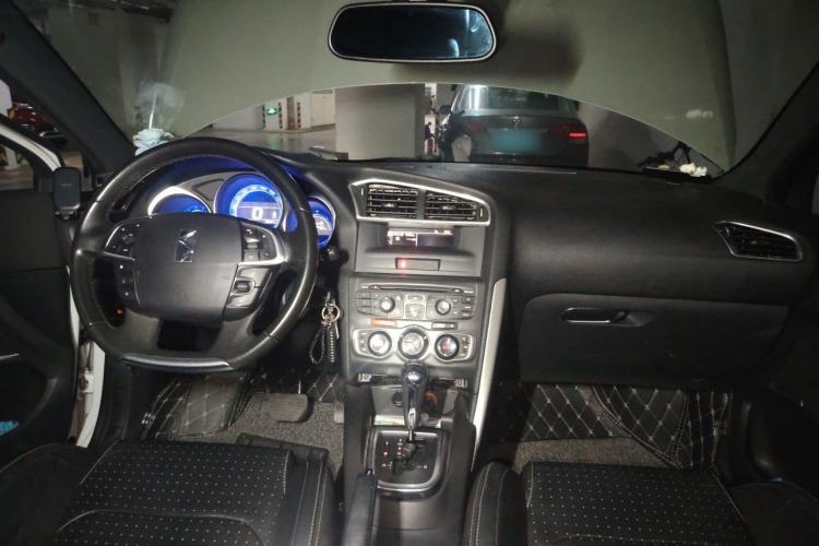 Used DS 4 2012 1.6T Style Edition Center Console