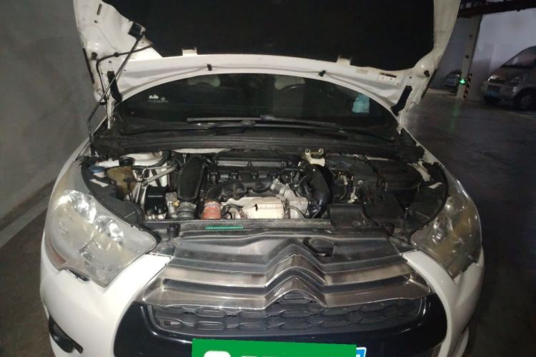 Used DS 4 2012 1.6T Style Edition Engine Bay