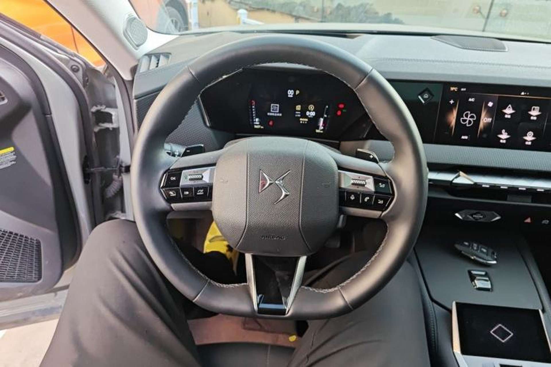 Used DS 4 2023 1.6T Rivoli CROSS Edition Steering Wheel