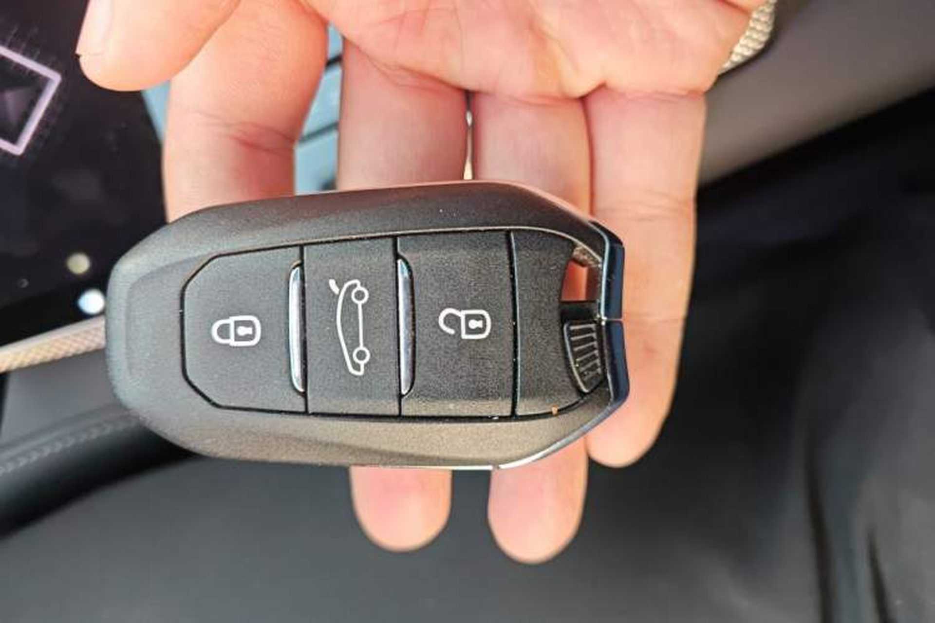Used DS 4 2023 1.6T Rivoli CROSS Edition Vehicle Key