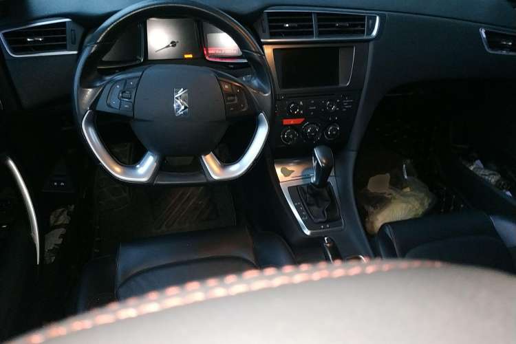 Used DS 4S 2016 1.6T Automatic Ruidong Version THP160 Center Console