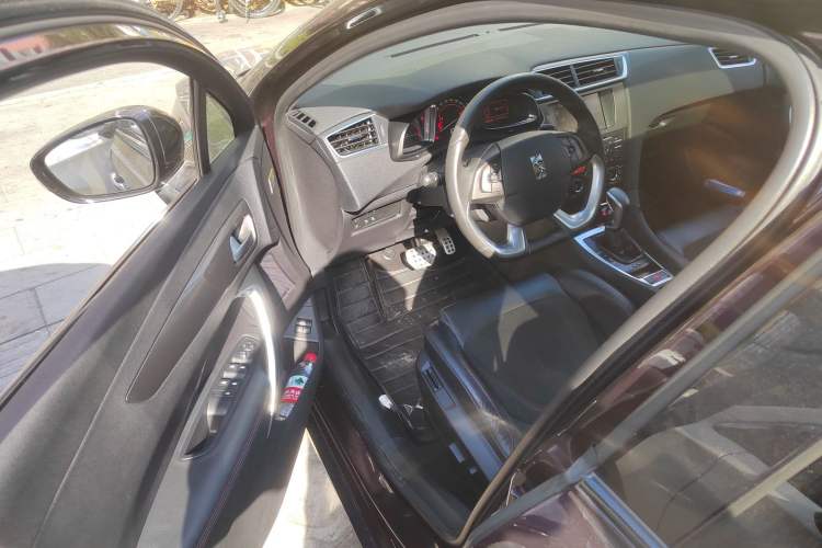 Used DS 4S 2016 1.6T Automatic Smart Enjoyment Tech Edition THP160 Driver Seat