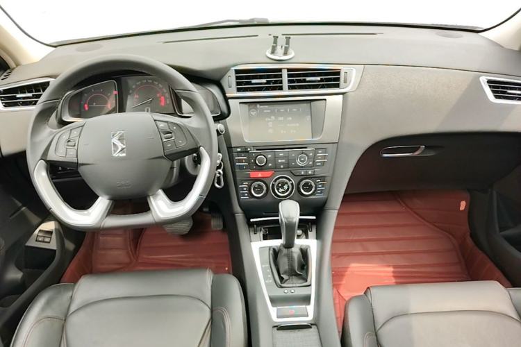 Used DS 4S 2016 1.6T Automatic Smart Edition THP160 Center Console
