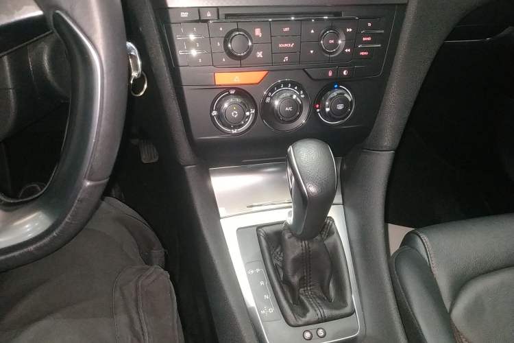 Used DS 4S 2016 1.6T Automatic Ruidong Version THP160 Gear Lever