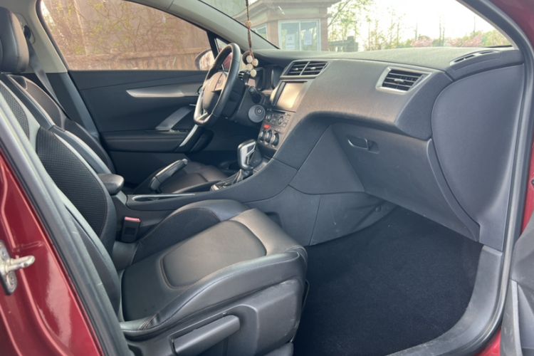 Used DS 4S 2016 1.6T Automatic Ruidong Version THP160 Interior 2