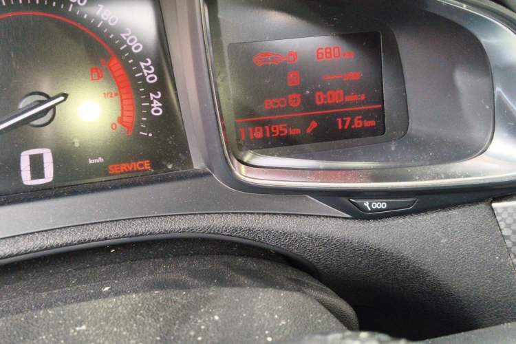 Used DS 4S 2016 1.6T Automatic Ruidong Version THP160 Odometer Close Up