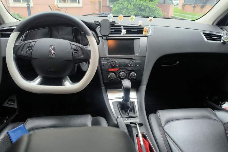 Used DS 4S 2016 1.6T Automatic Ruidong Version THP160 Center Console