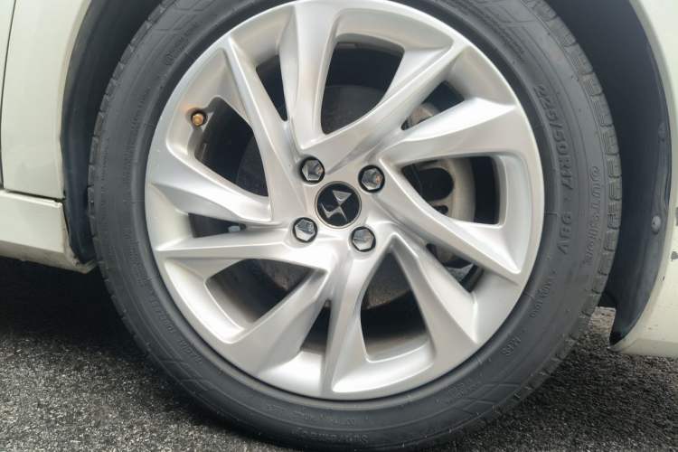 Used DS 4S 2016 1.6T Automatic Ruidong Version THP160 Right Front Wheel Hub