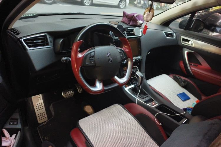 Used DS 4S 2018 30THP P-Line Sport Model Center Console