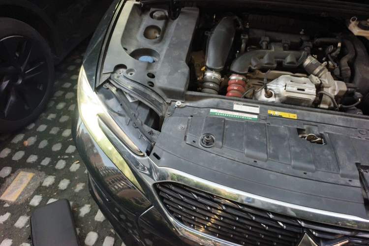Used DS 4S 2018 30THP P-Line Sport Model Engine Bay Right