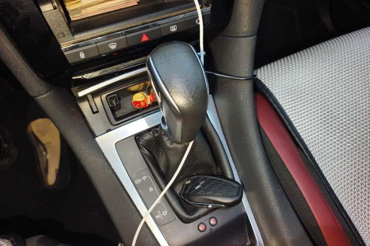 Used DS 4S 2018 30THP P-Line Sport Model Gear Lever